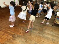 ダンスを練習している様子