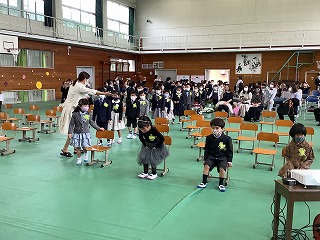 1年１組の入場する様子
