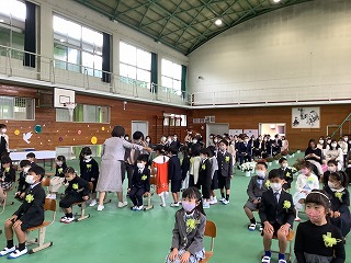 1年２組の入場の様子