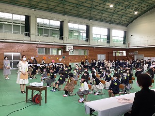 全員着席しています。