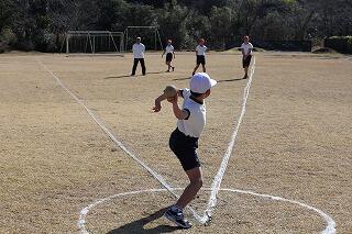 ソフトボール投げ