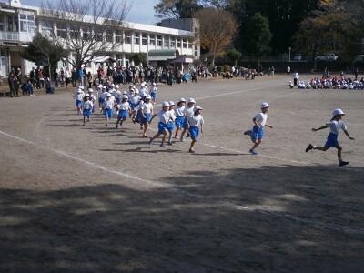 １年生女の子たちのスタートです。