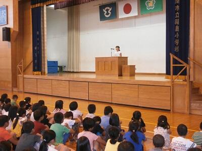 児童代表の発表の様子です。
