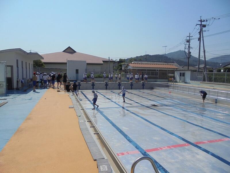 プール清掃の様子２