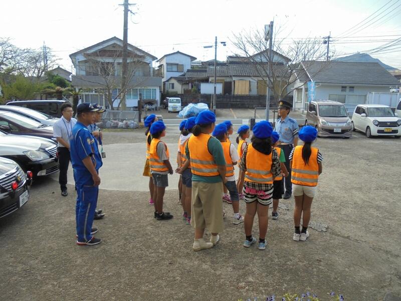 交通少年団パトロールの様子