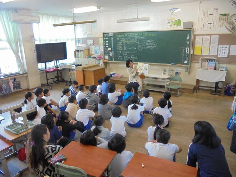 全校読み聞かせの様子
