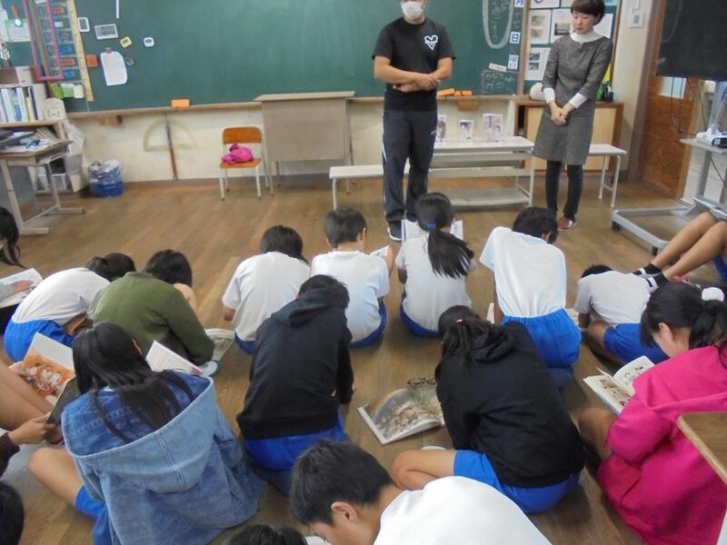 本の紹介の様子