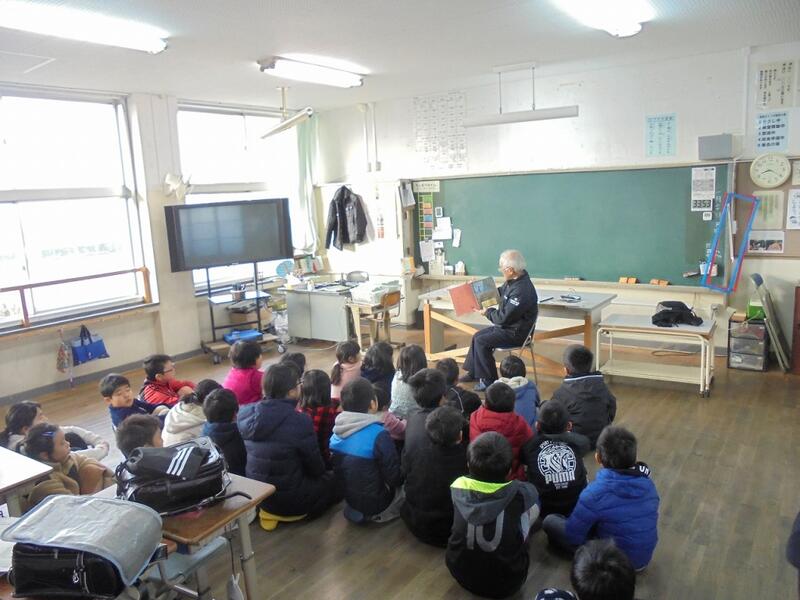 読み聞かせ（４年）の様子