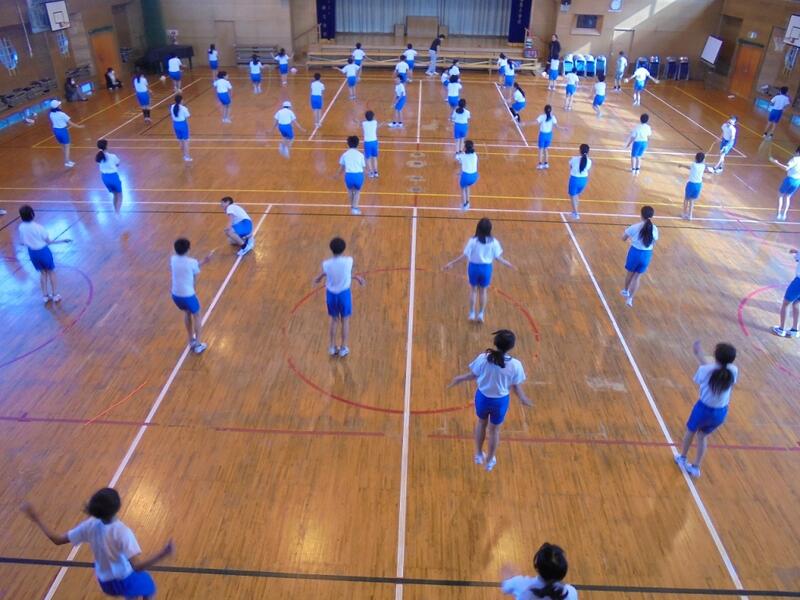 短縄大会の様子（６年生）