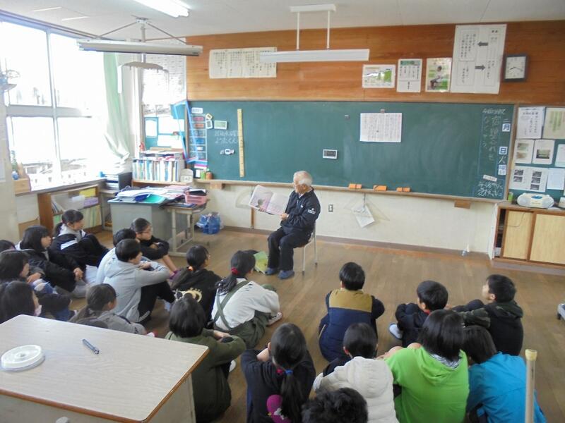 読み聞かせの様子（６年）