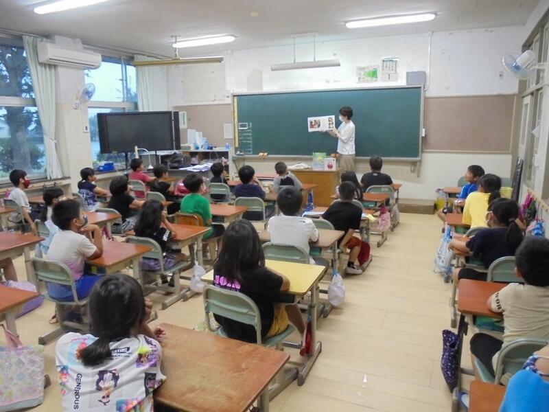 読み聞かせの様子（３年）