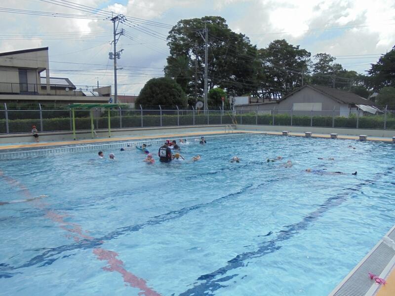 着衣泳３年生の様子