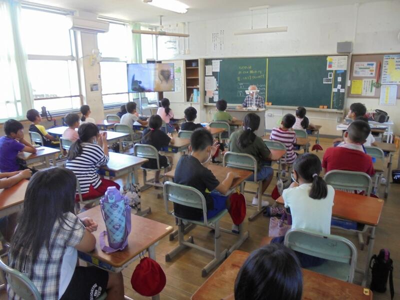 読み聞かせ（４年）の様子