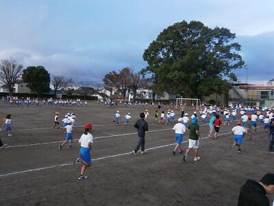 先生方も走ります。