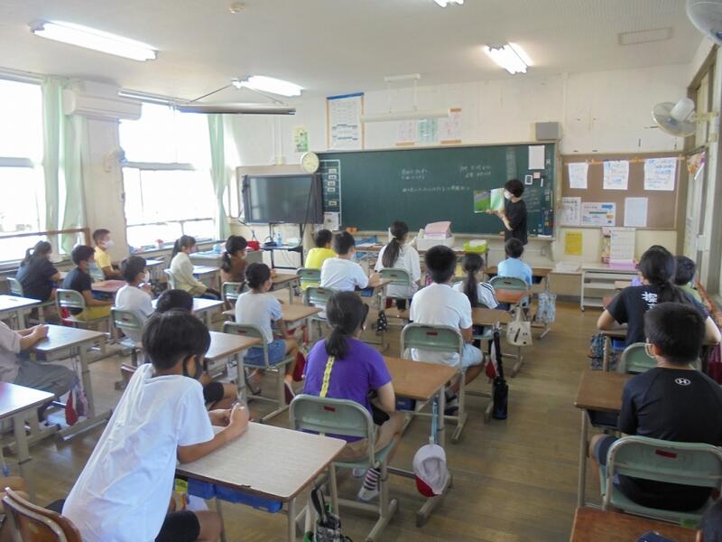 読み聞かせ（５年生）の様子