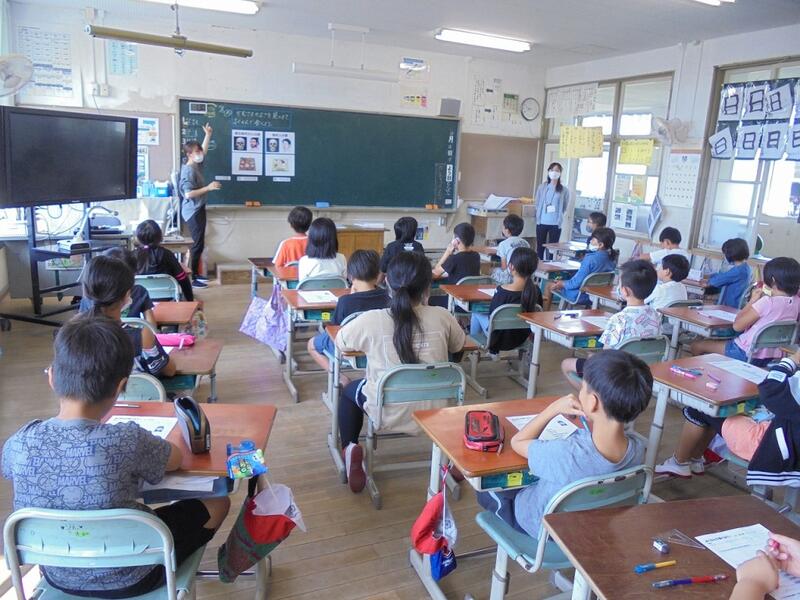 栄養教諭の授業の様子（３年生）