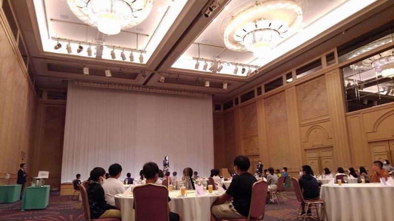 修学旅行ホテルの食事１