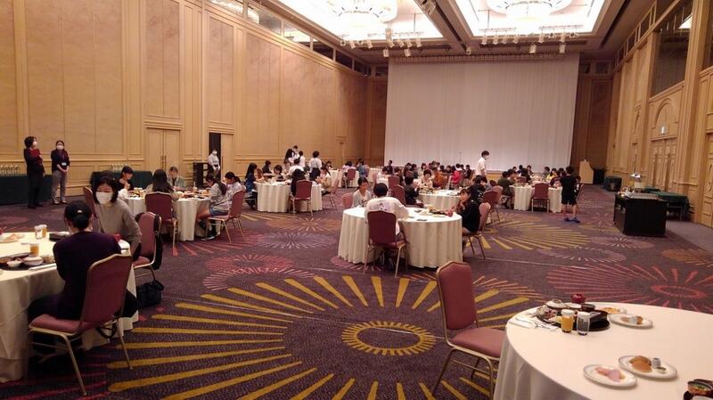 修学旅行ホテル食事２