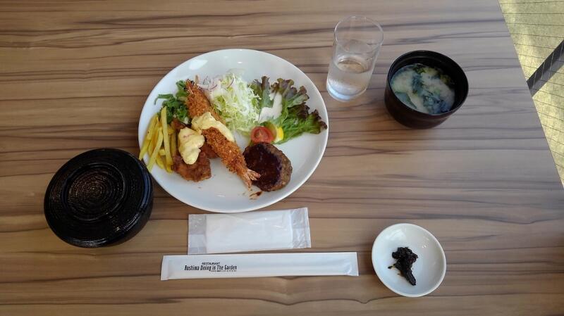 修学旅行２日目昼食の様子２