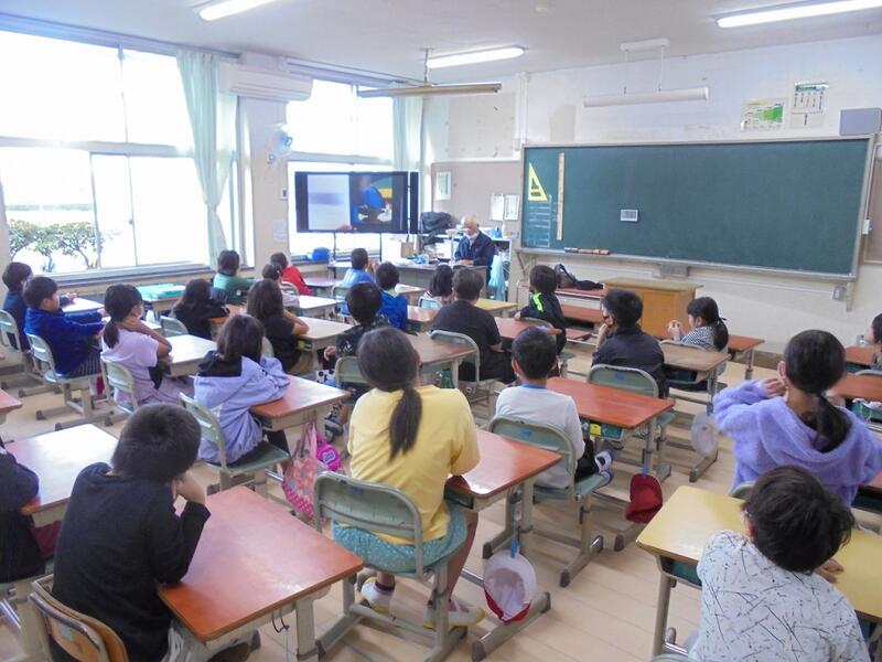 読み聞かせ（３年）の様子