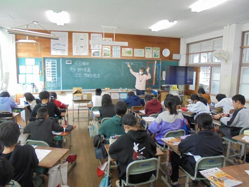 （６年図工）乗り入れ授業の様子