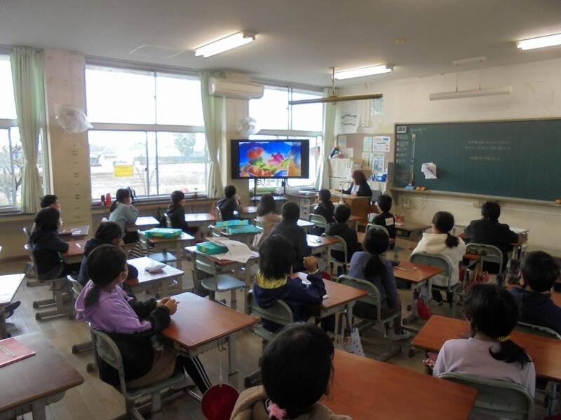 読み聞かせ（１～３年）の様子１