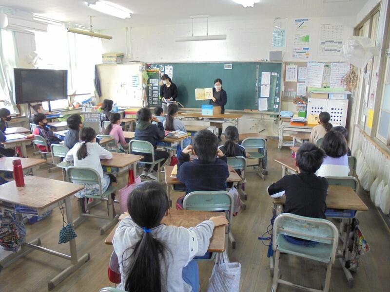 ４年読み聞かせの様子