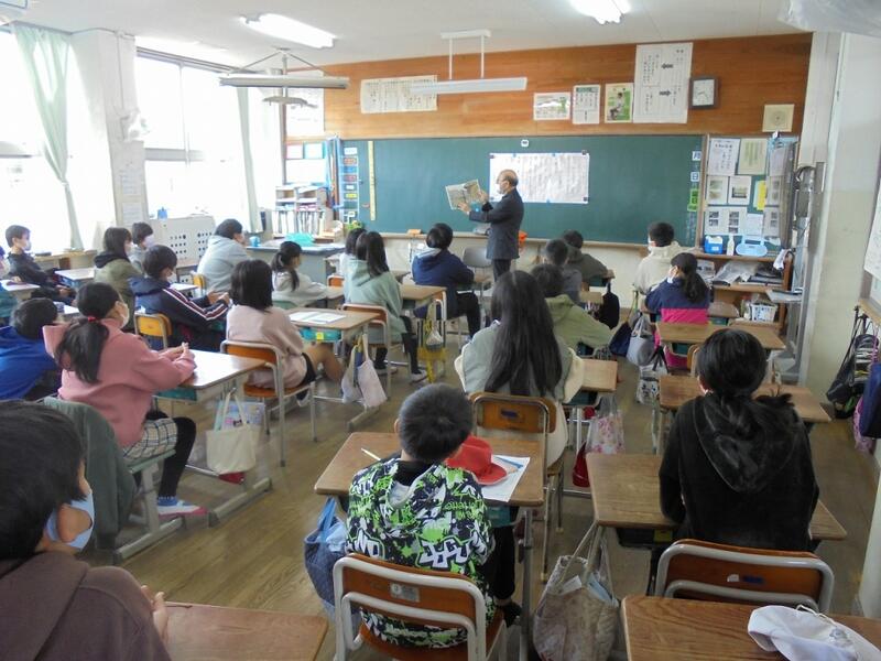 ６年読み聞かせの様子