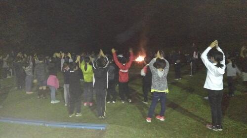 出し物をしたり、歌ったりして楽しく過ごします。