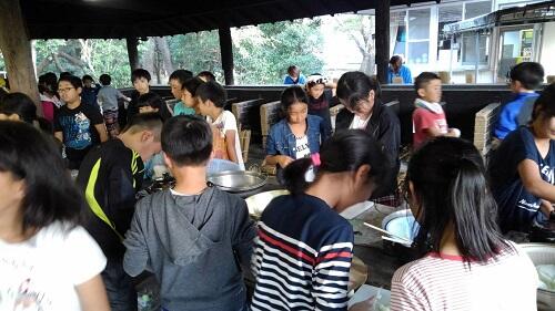 班で協力しながらカレー作り！