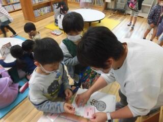 借りる練習をしています