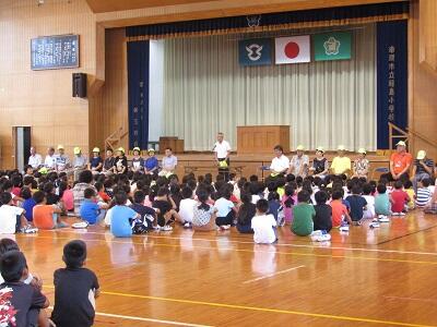 スクールガード隊委嘱式の様子です。