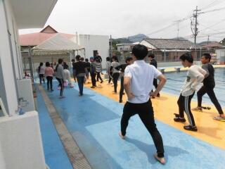 先生も一緒に準備運動～