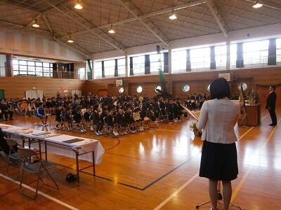 一人一人名前を呼んでいます。