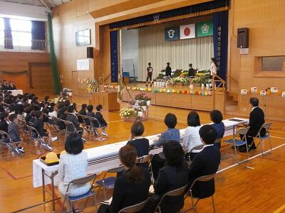 6年生の歓迎の劇です。