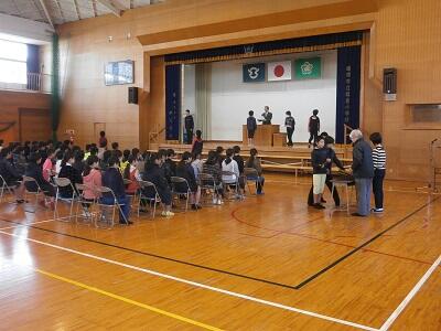 証書をもらう練習です。