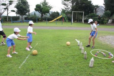 ペットボトル倒し