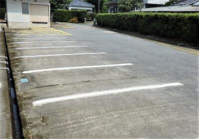 きれいな、白線と黄色い線