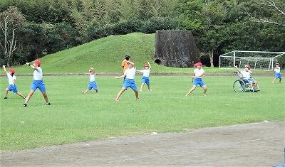 しっかり手を振って～