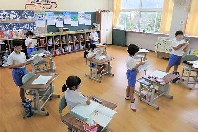 役割を分担して音読しています