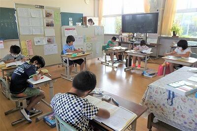 机の並び方が変わりましたね