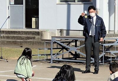 警察バッジに一安心