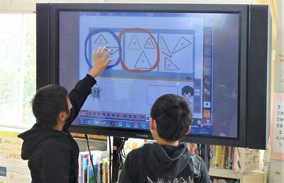 青と赤の〇印がありますね