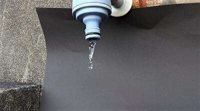 分かりやすいように黒画用紙