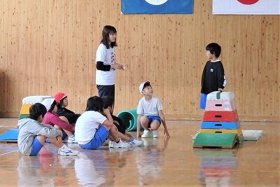 手をつく位置が…!!