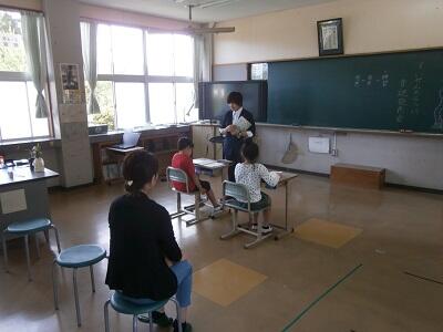 3年生は国語の授業です。 3年生は国語の授業です。