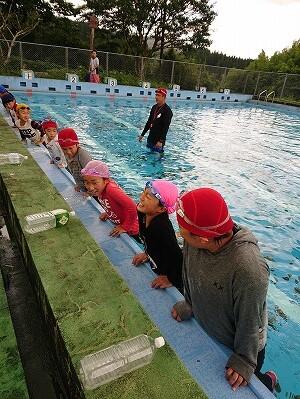 入水の仕方を習っているところです。