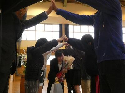 みんなのトンネルをくぐっています。 みんなのトンネルをくぐっています。