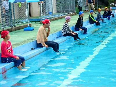 入水の仕方を学んでいます。