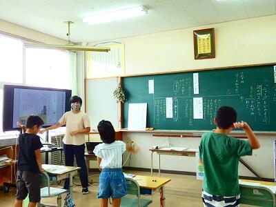 「ニャーゴ」を工夫して読んでいるところです。